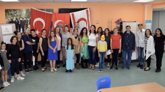 Waltham Forest Türk Dernek Okulu Öğrencilerinin Tiyatro Gösterisi