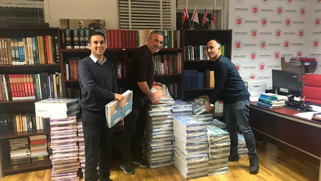 Bakanlığımızca yurt dışındaki öğrencilerimiz için gönderilen Türkçe ve Türk Kültürü kitapları Müşavirliğimize ulaştı.