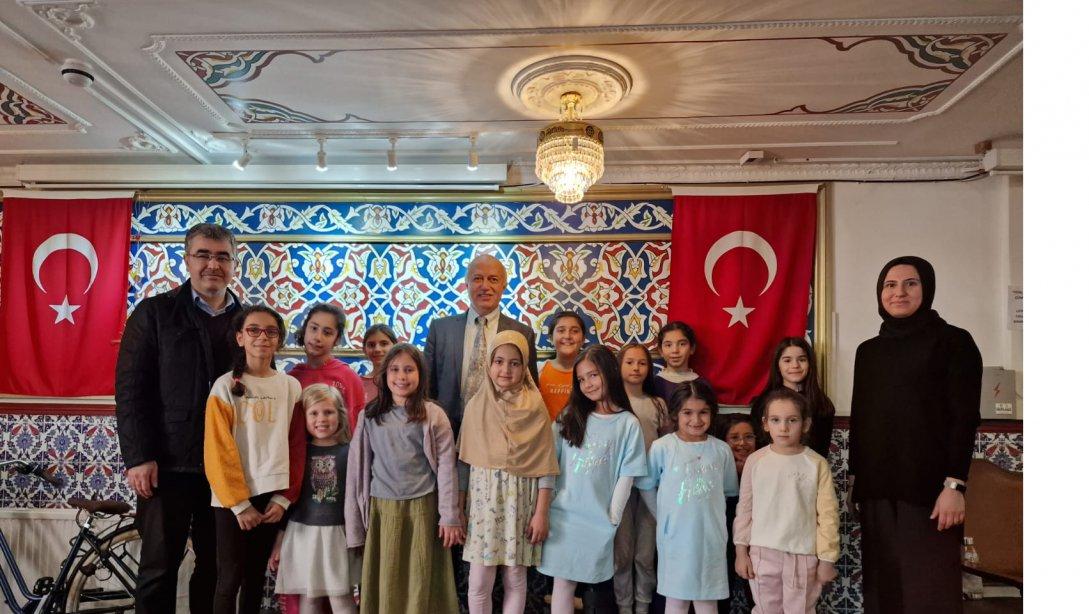 Eğitim Müşavirimiz Dr. Mevlüt CEYLAN, İngiltere Diyanet Vakfı Camii Türk Dernek Okulunu ziyaret etti.