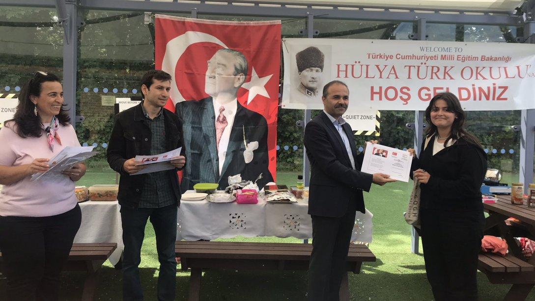 Eğitim Müşavirimiz Hasan Ünsal, Surrey Türk Dernek Okulu karne dağıtım törenine katıldı.
